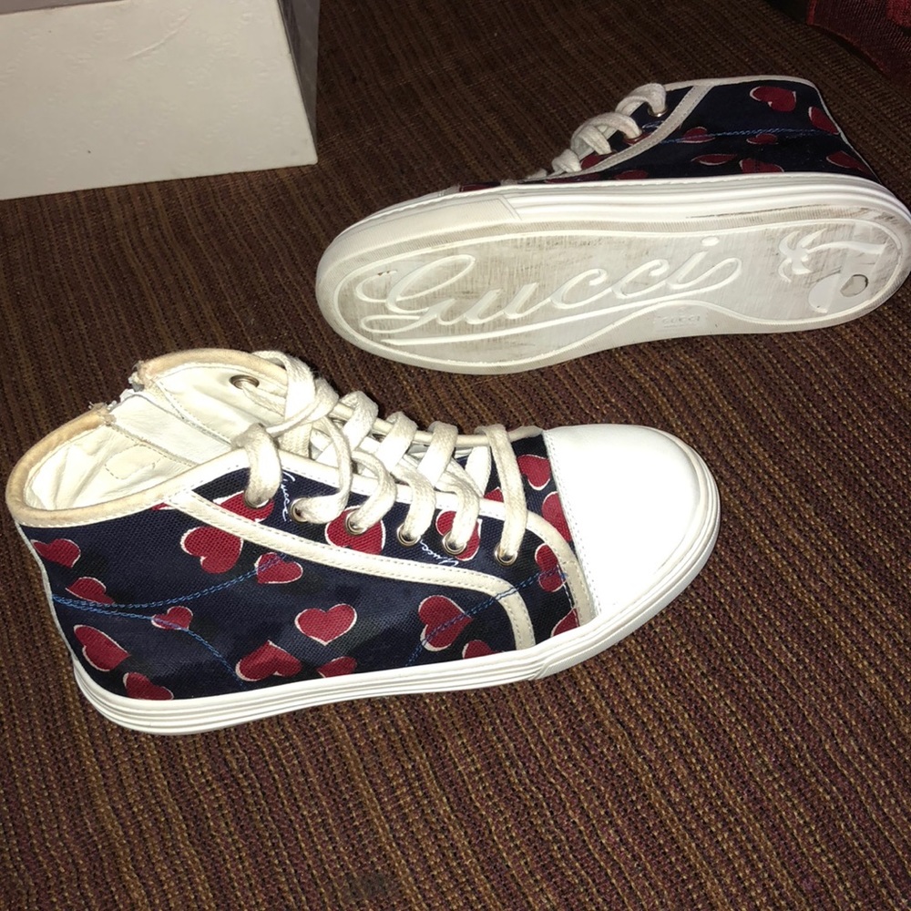 Little girls gucci shoes size 33